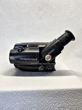 Sony Handycam Video 8 CCD-TR44 NTSC Camcorder Black